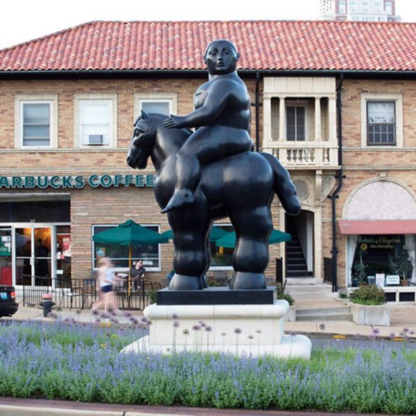 Fernando-Botero-Statue