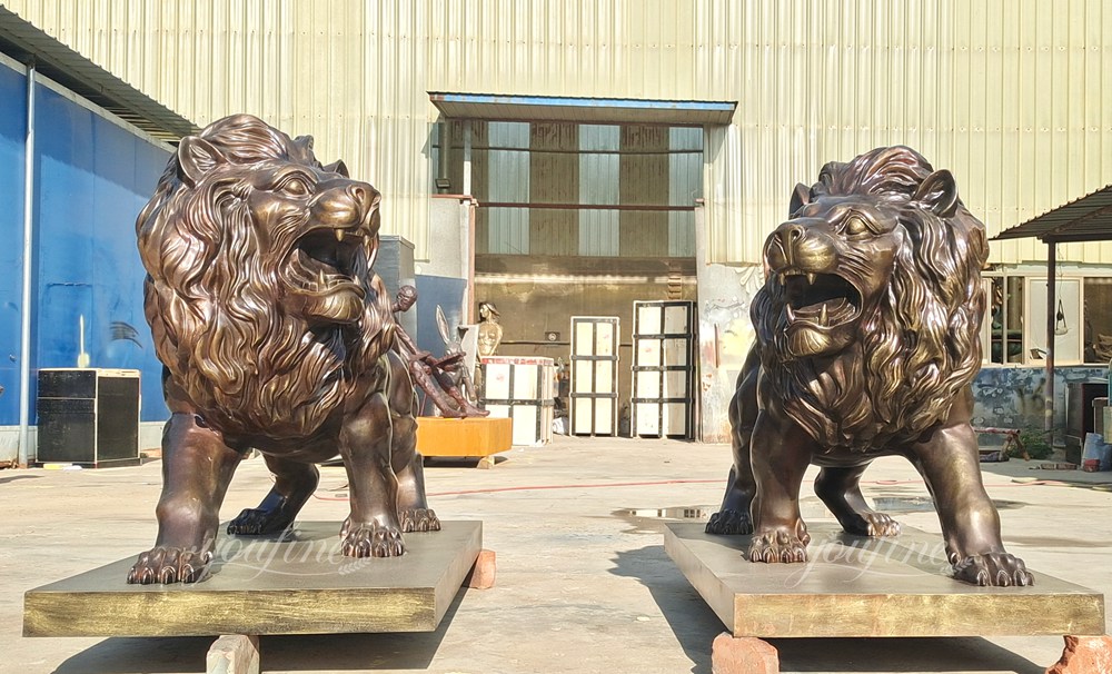 A sculpture of a roaring brown lion