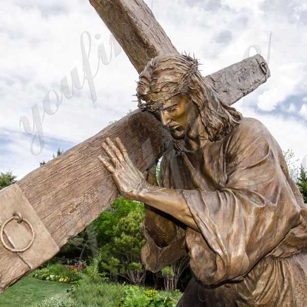 Outdoor Casting Bronze Jesus Christ Carrying the Cross Statue