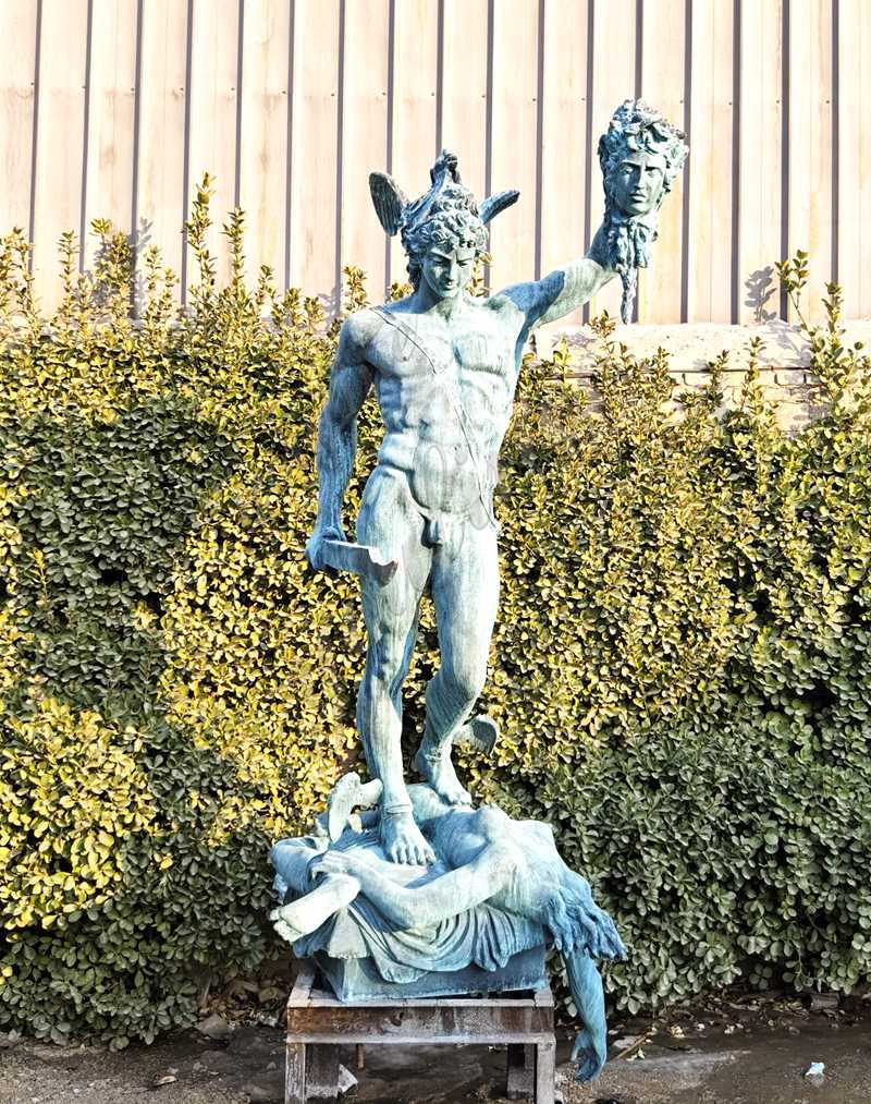 perseus and medusa sculpture