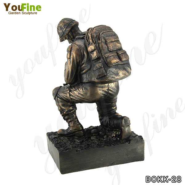 Memorial Bronze Kneeling Solider Statue for Sale