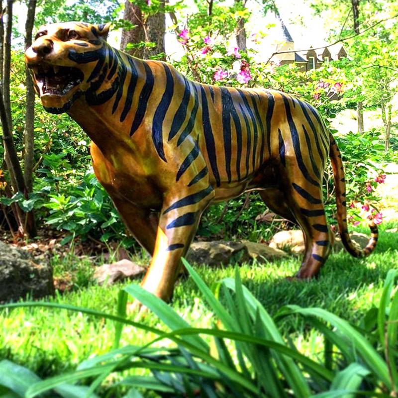 big tiger statue