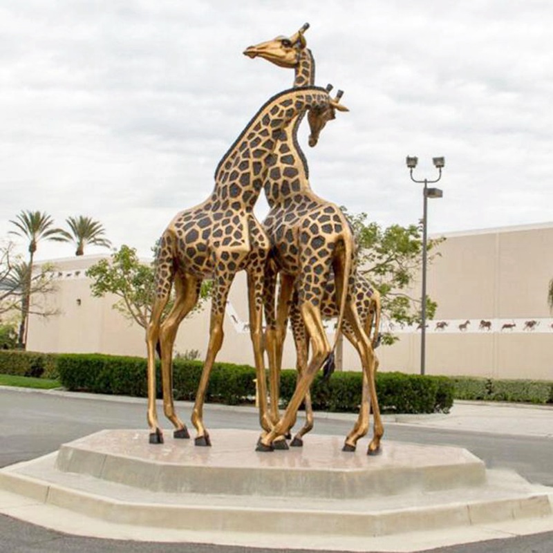 giraffe garden statue