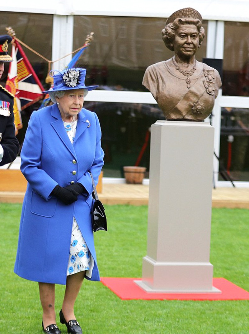 Bronze Bust Statue Queen