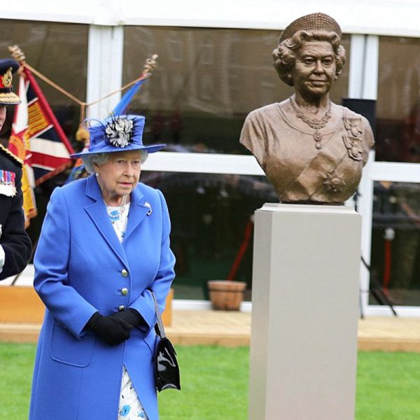 Elizabeth II Bust sculpture Queen