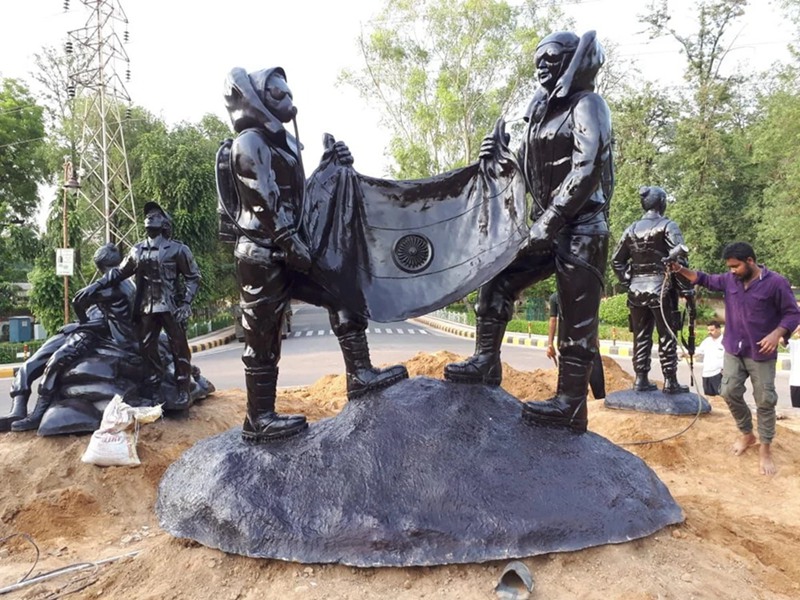 Outdoor Life Size Spaceman Sculpture