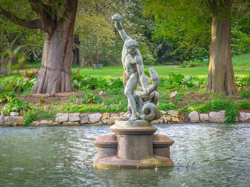 hercules vs snake statue