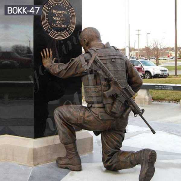 Highquality Custom Antique Bronze Kneeling Soldier Statue Monument