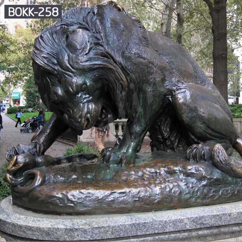 Large Lion Crushing a Serpent Bronze Statue Replica for Sale BOKK-258