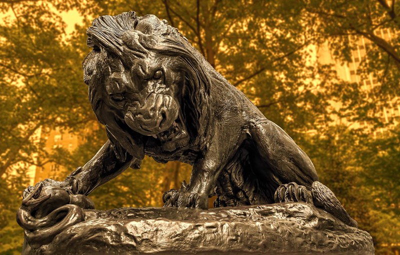 bronze lion Crushing a Serpent Statue