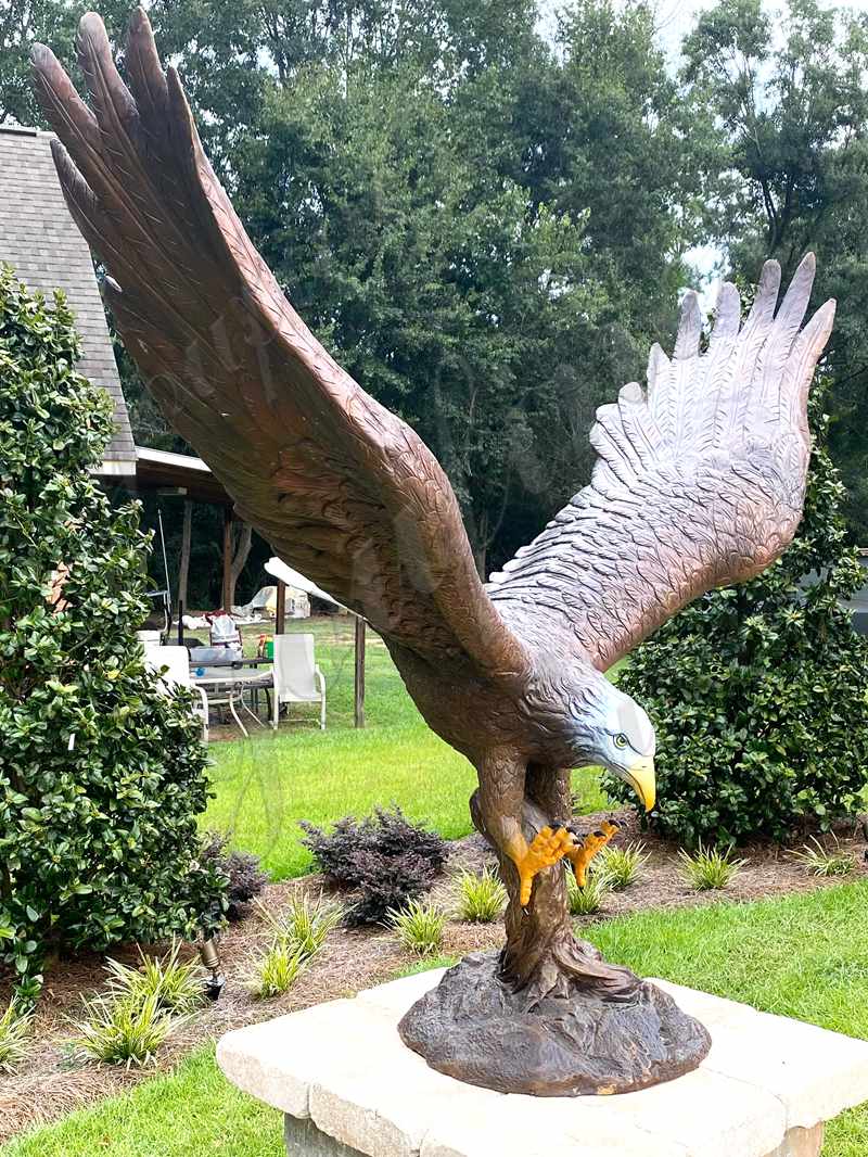 lifesize eagle statue 