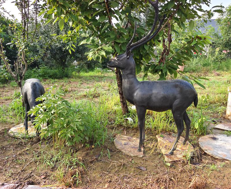 Doe and Fawn Garden Deer Statues 