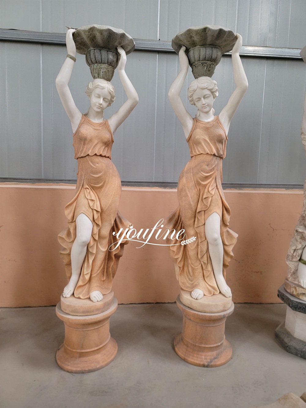 Europees marmeren damesbeeld met lamp