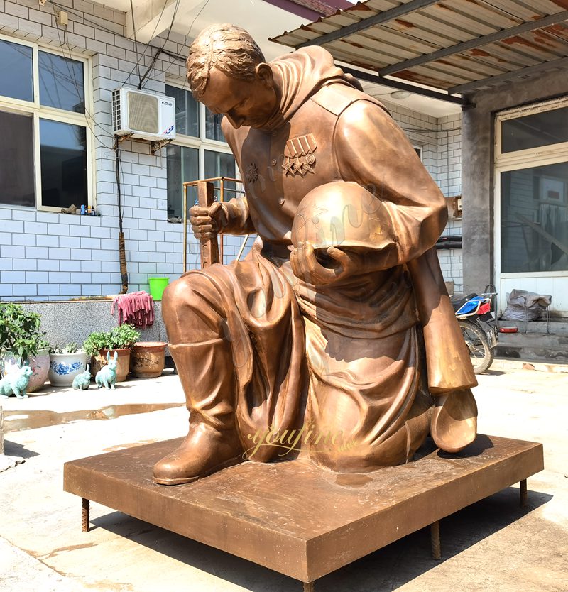 YouFine Kneeling military statues