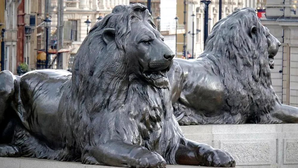 böyük bürünc London şir heykəlləri
