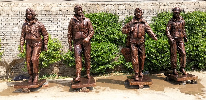 bronze memorial soldiers