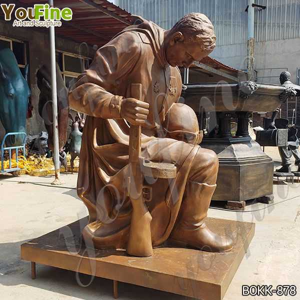 Bronze kneeling Soldier Garden Statue War Memorial Suppliers