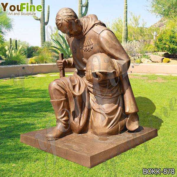 Bronze kneeling Soldier Garden Statue at Soviet War Memorial Suppliers