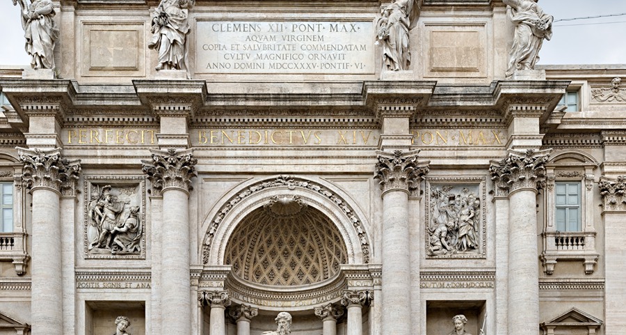 The Commemorative Inscription of trevi fountain