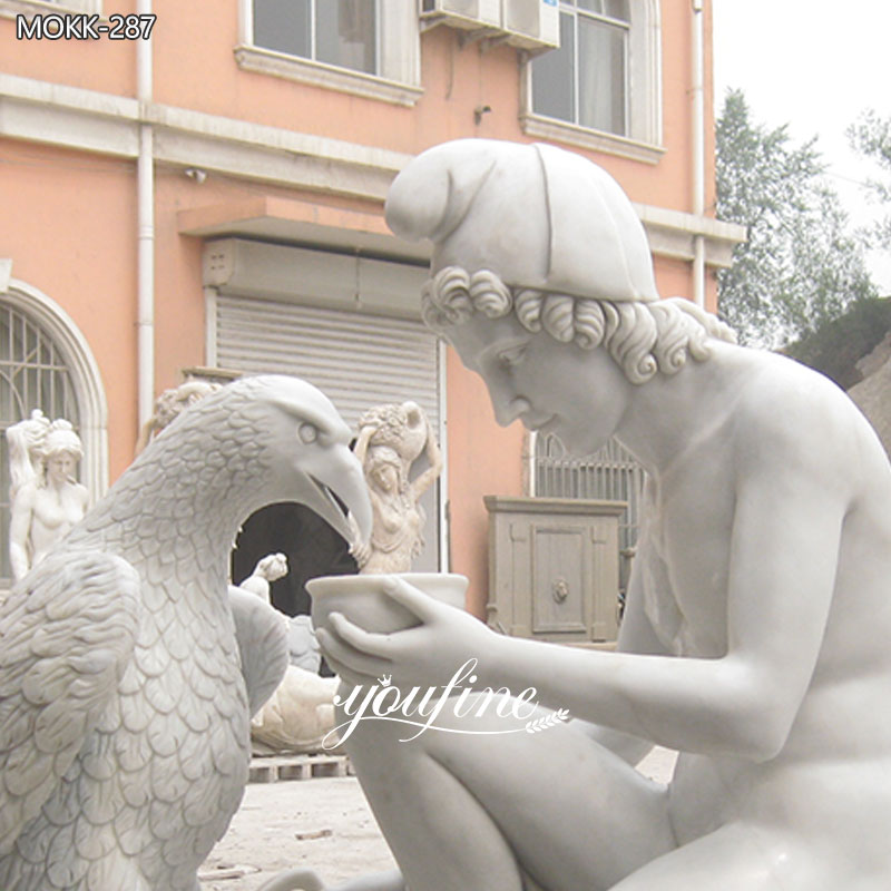 Estatua de mármol de Zeus y Ganimedes