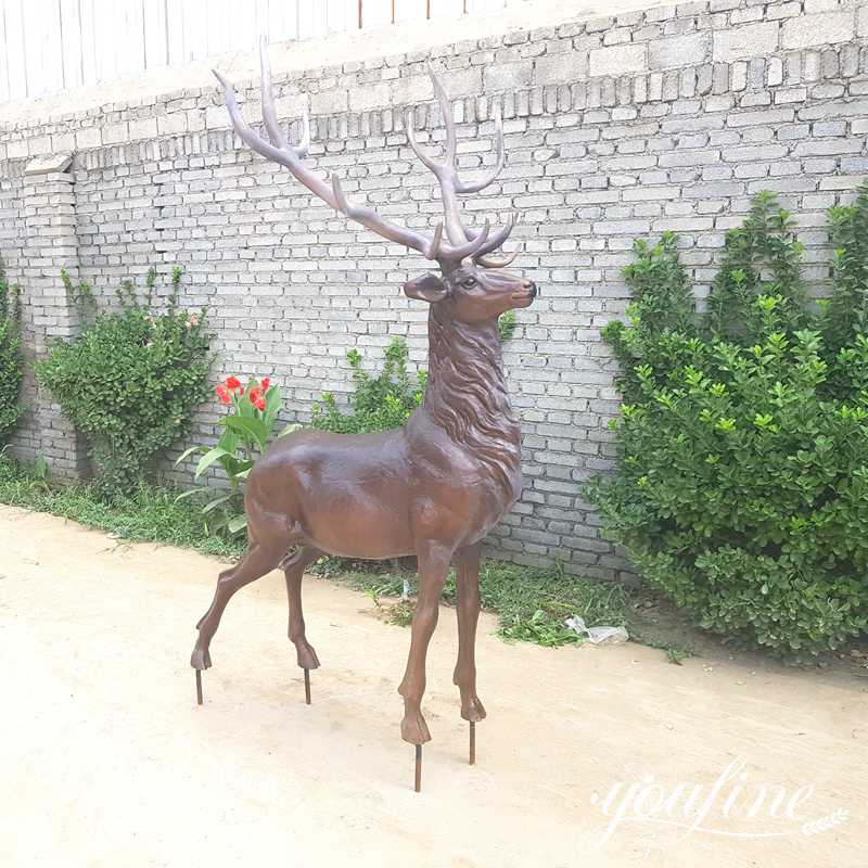 Stag Sculpture Details: