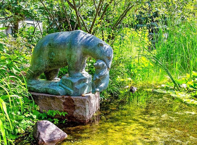 cute Bronze mother Bear and baby Statue