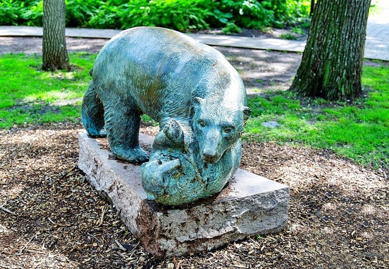 cute mother Bear and baby Statue