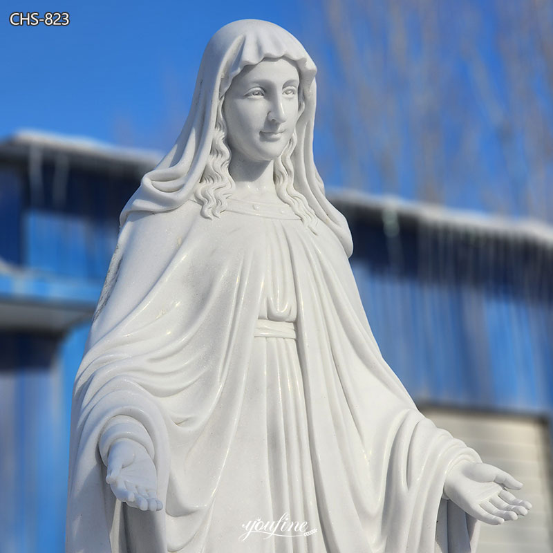 Virgin Mary yard statue​ detail