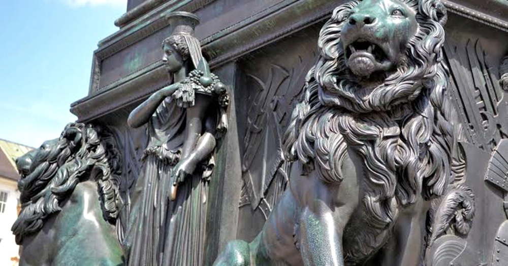 bronze Lion on the monument statue