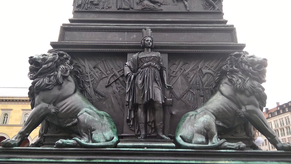 lifesize Lion on the monument statue
