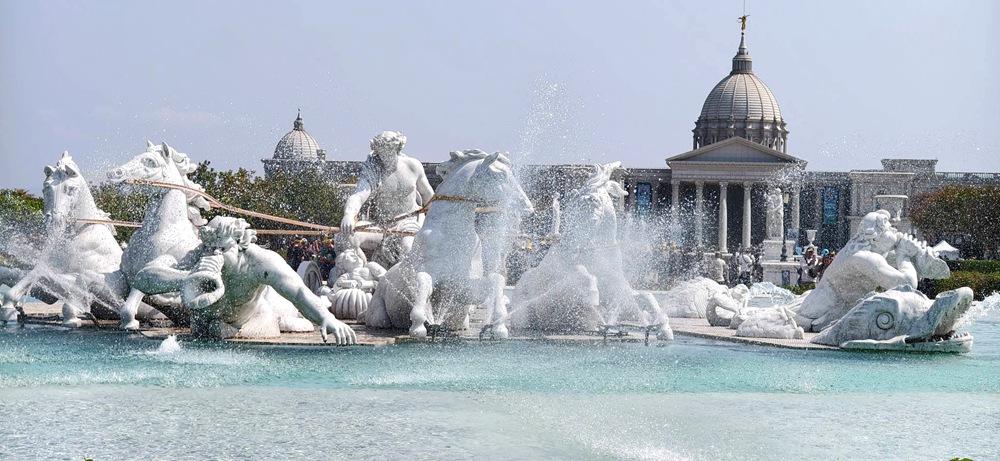 square marble Apollo Fountain art