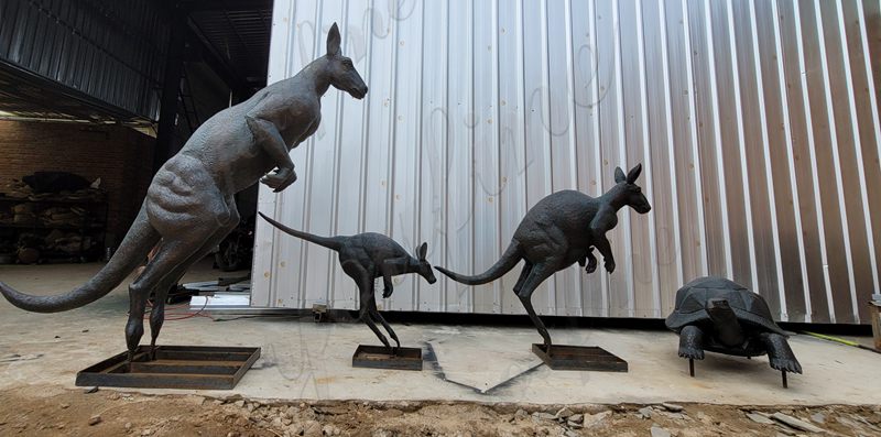 Bronze Kangaroo Sculptures Group Garden Decoration