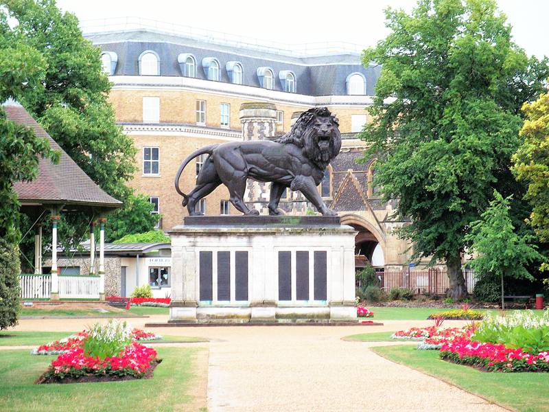 bronze driveway statues_2