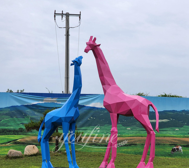 Metal Giraffe Sculpture Square Decor 