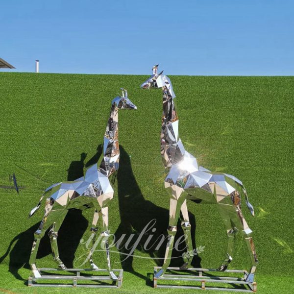 Metal Giraffe Sculpture Square Decor