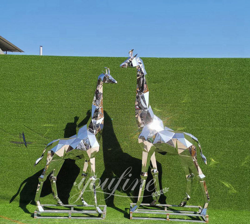 Metal Giraffe Sculpture Square Decor 