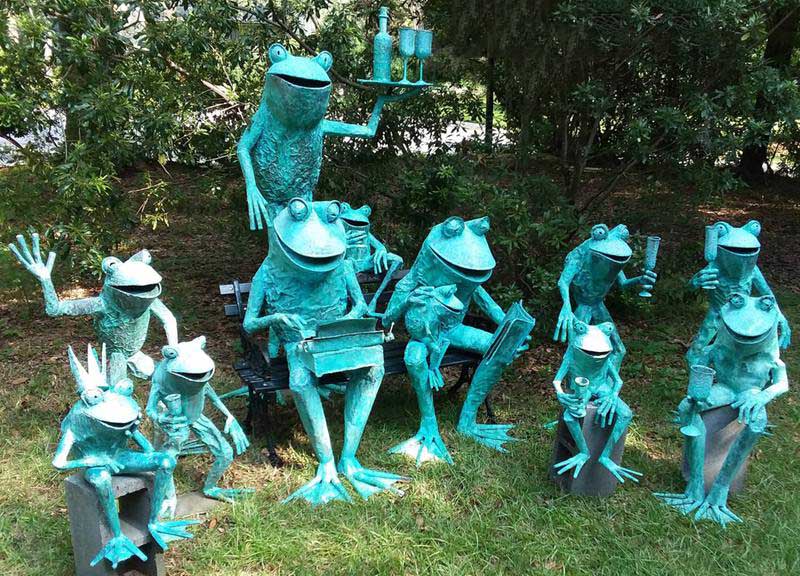 frog-sculpture