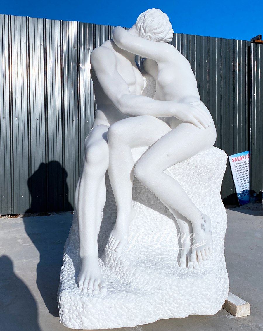 the kiss marble statue