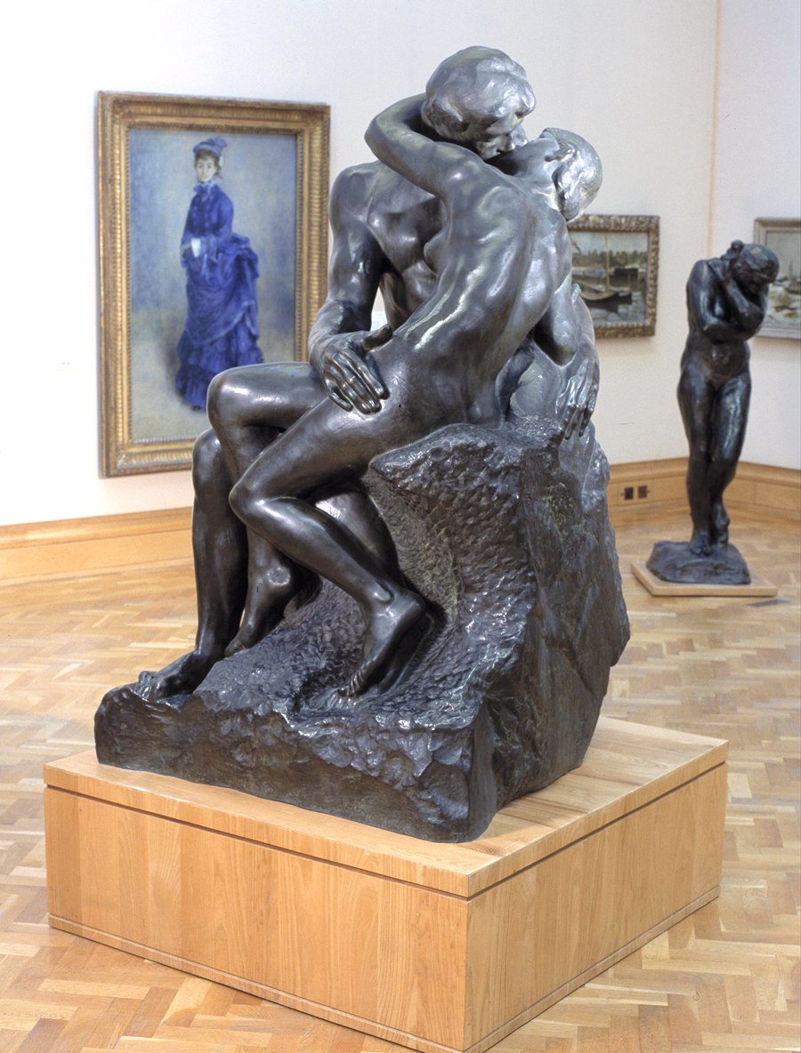 the kiss statue
