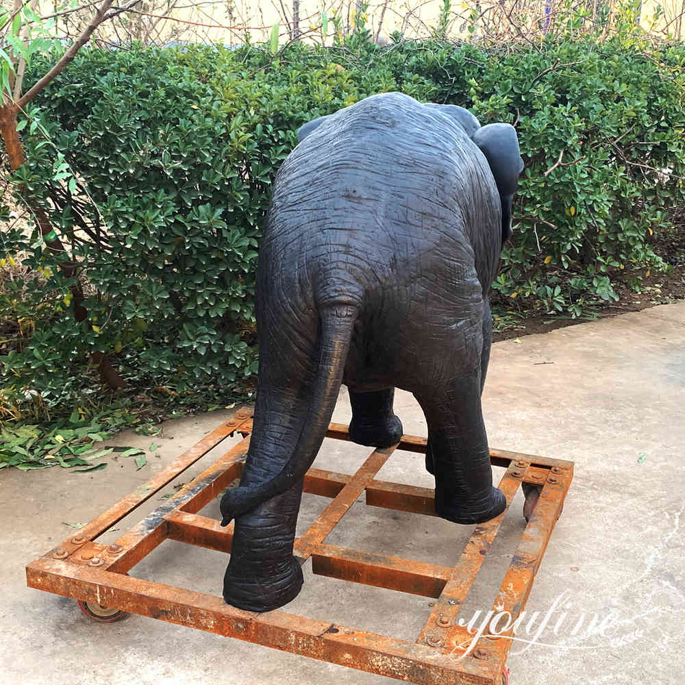 baby elephant statue details 