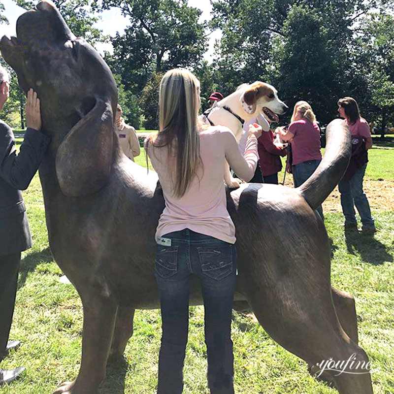 The beagle sculpture has become a popular artwork