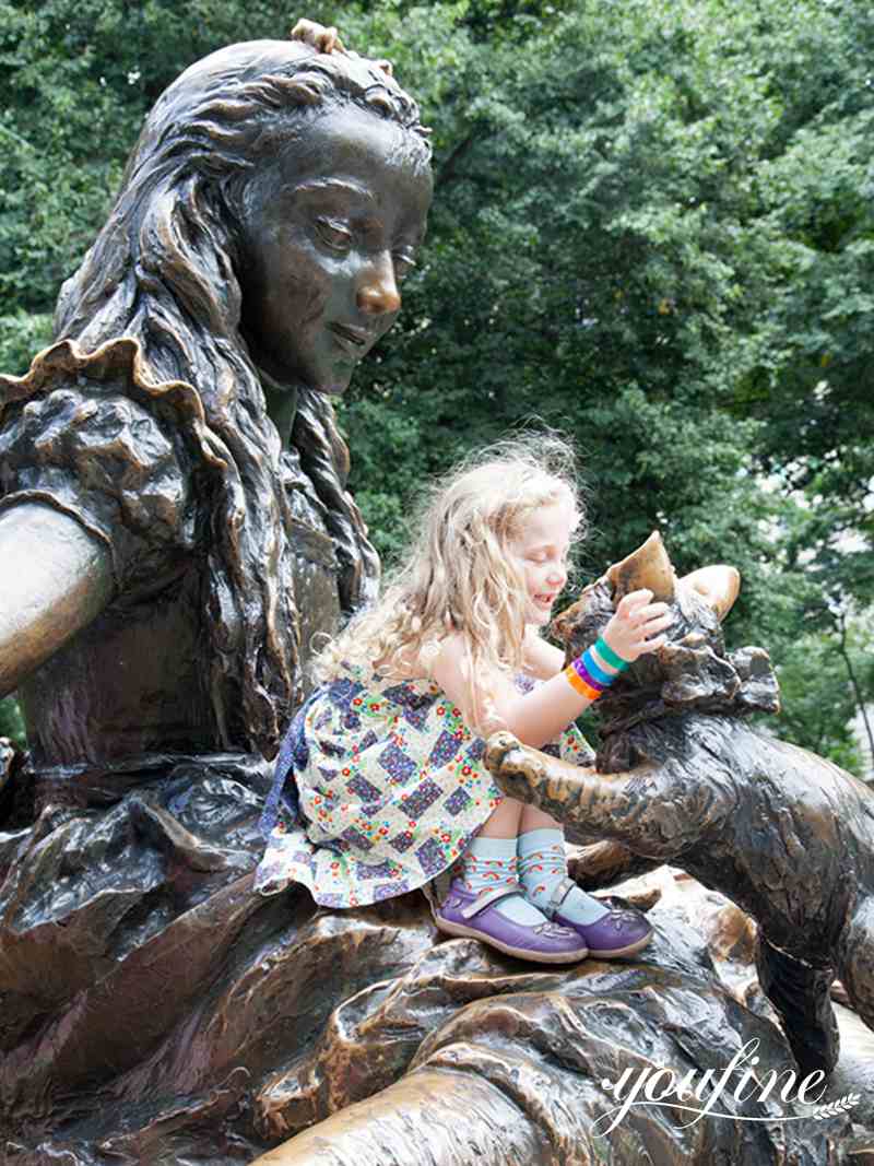 Alice in Wonderland Garden Statue Description