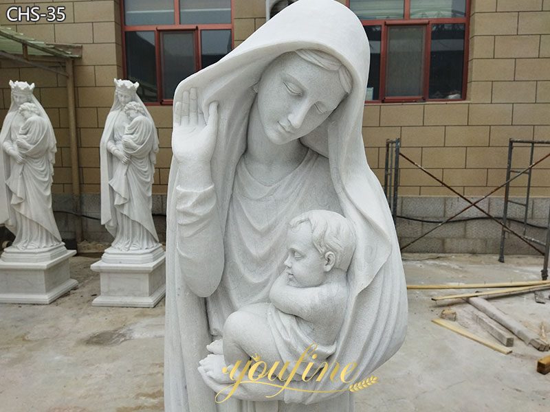Statue of Madonna and Child details