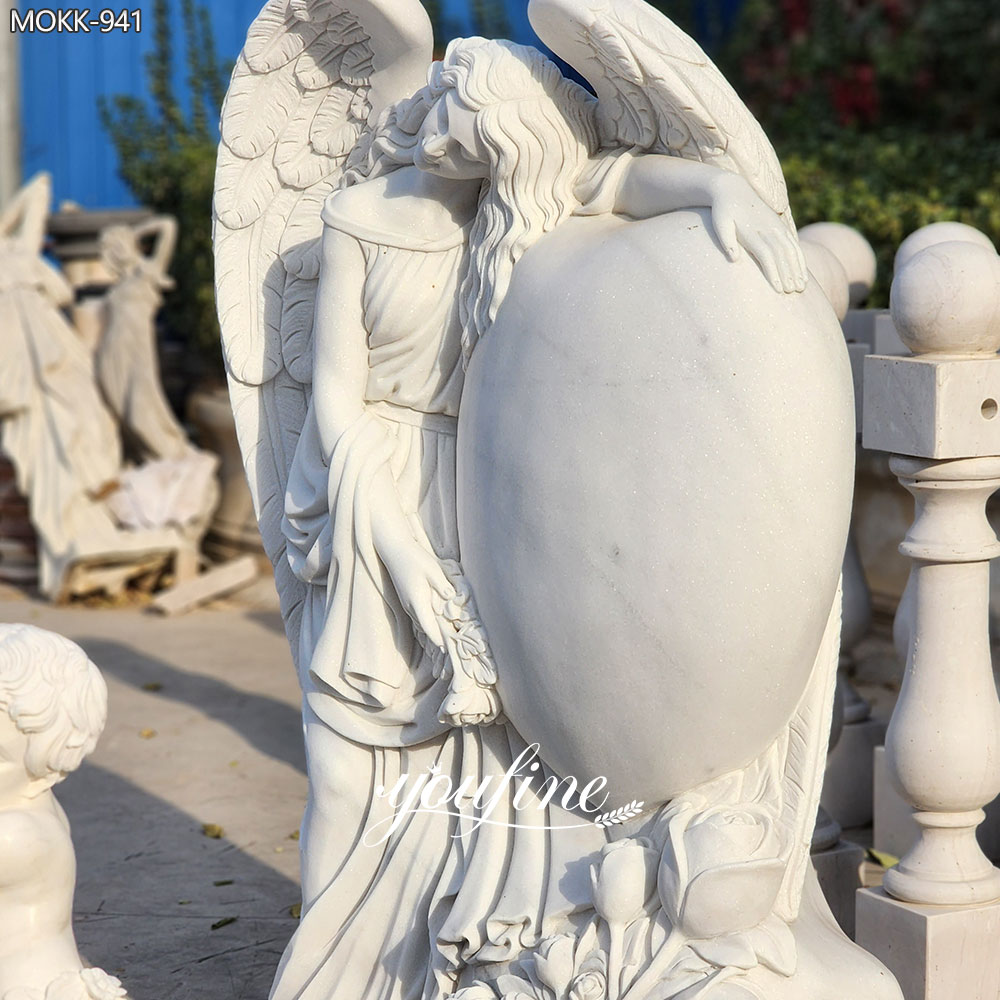 Monumento commemorativo dell'angelo in marmo