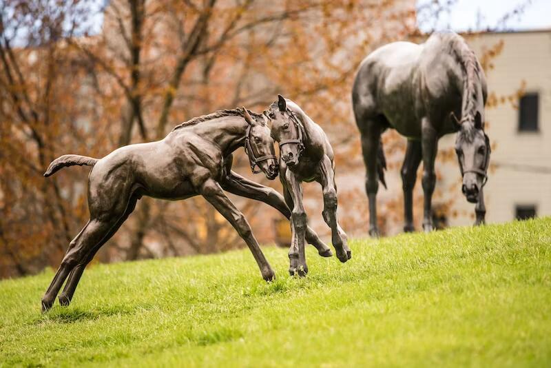 Racecourse horse sculptures for sale life size