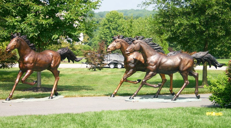 Racecourse horse statues life size