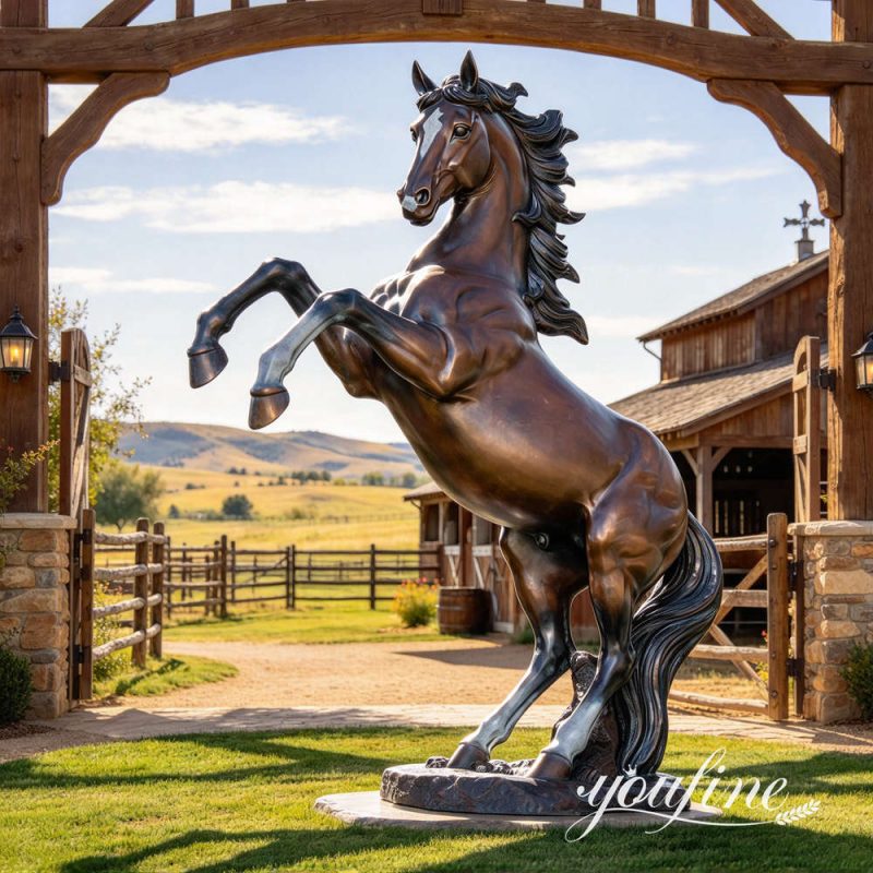 Statue de Mustang en bronze pour l'entrée de la ferme