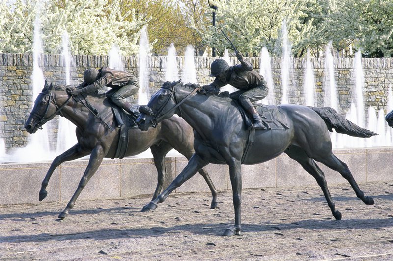 large Racecourse horse statue
