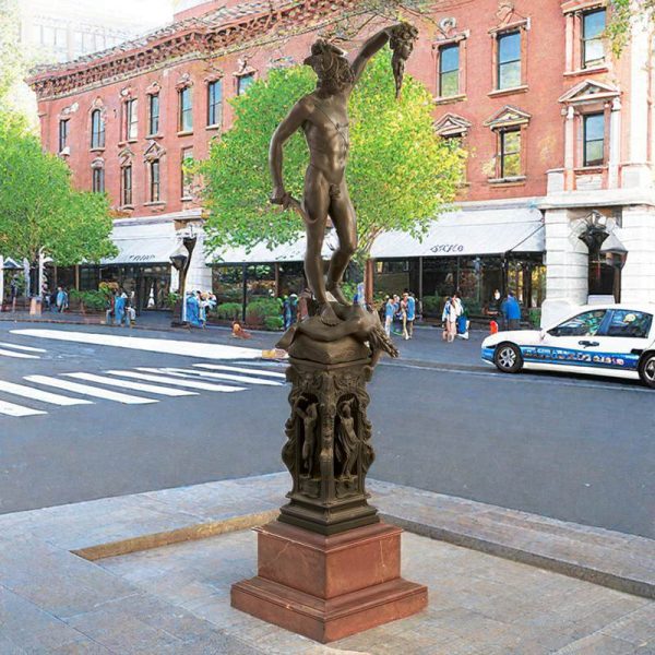perseus holding medusa head meaning
