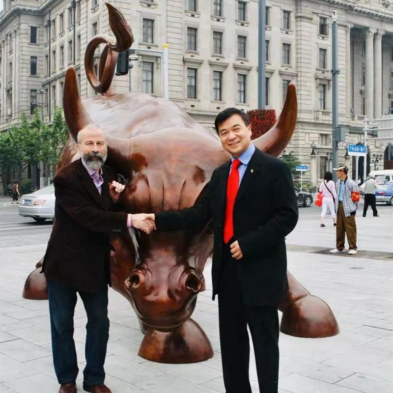 replica of the Wall Street Bul